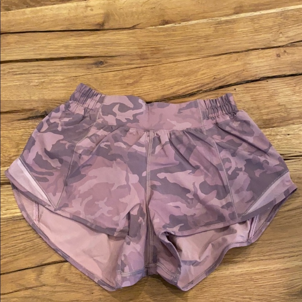 Lululemon hotty hot shorts 2.5”